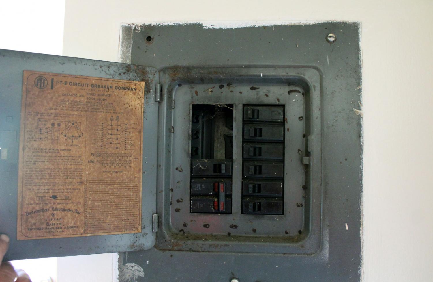 This is one of the many fuze boxes in the Yale Park Apartments that shows exposed wires which is a violation of city code.
Photo by Dominick Bartels