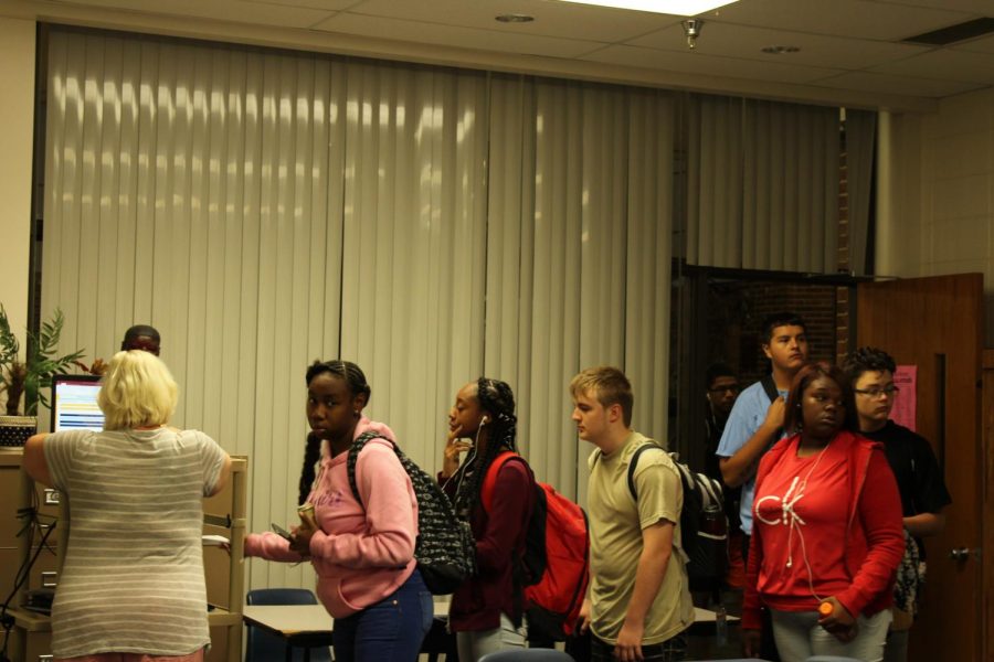 Students+wait+in+line+to+get+a+tardy+pass+to+their+A1+class.%0APhoto+by+Nadia+Spurlock
