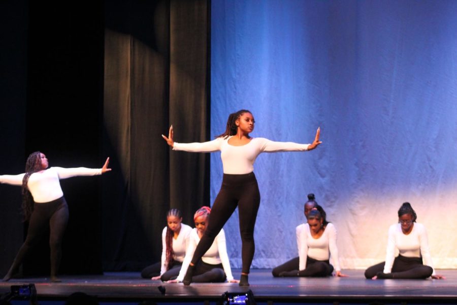 Ciara Mercer (center) dances with a group during the BSLC program. She choreographed this routine herself.  
PHOTO BY MAKIYAH GAY 